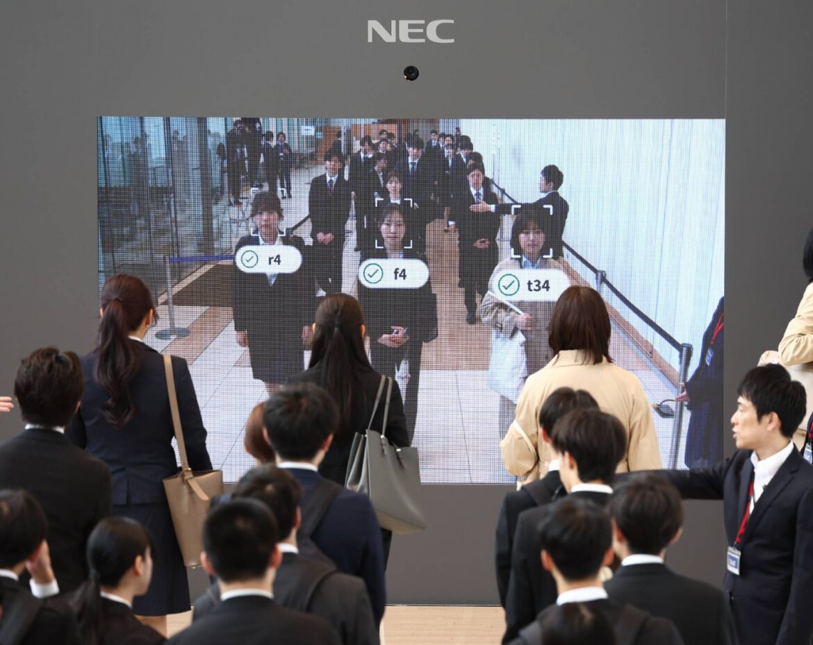 Japanese companies welcome new employees as fiscal year starts Japanese companies welcome new employees as fiscal year starts