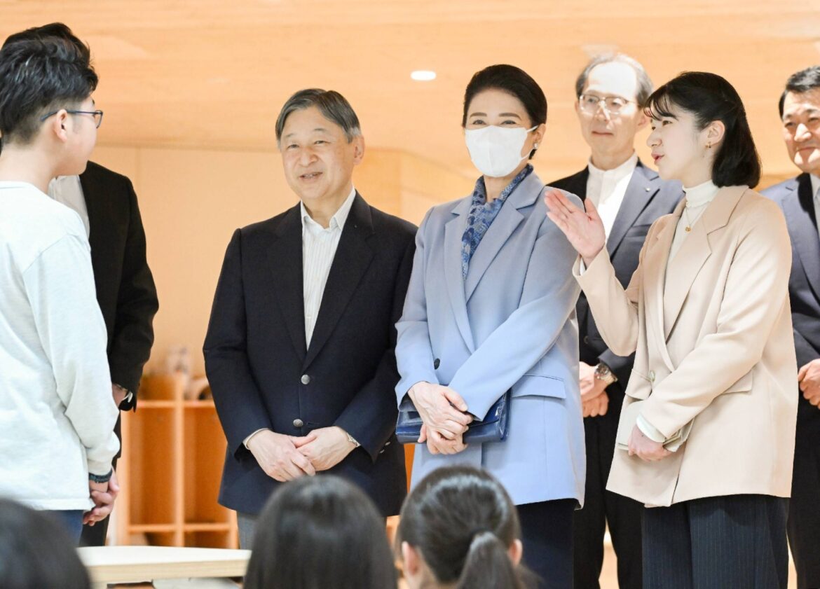 Emperor and his family visit education facility in Fukushima Prefecture