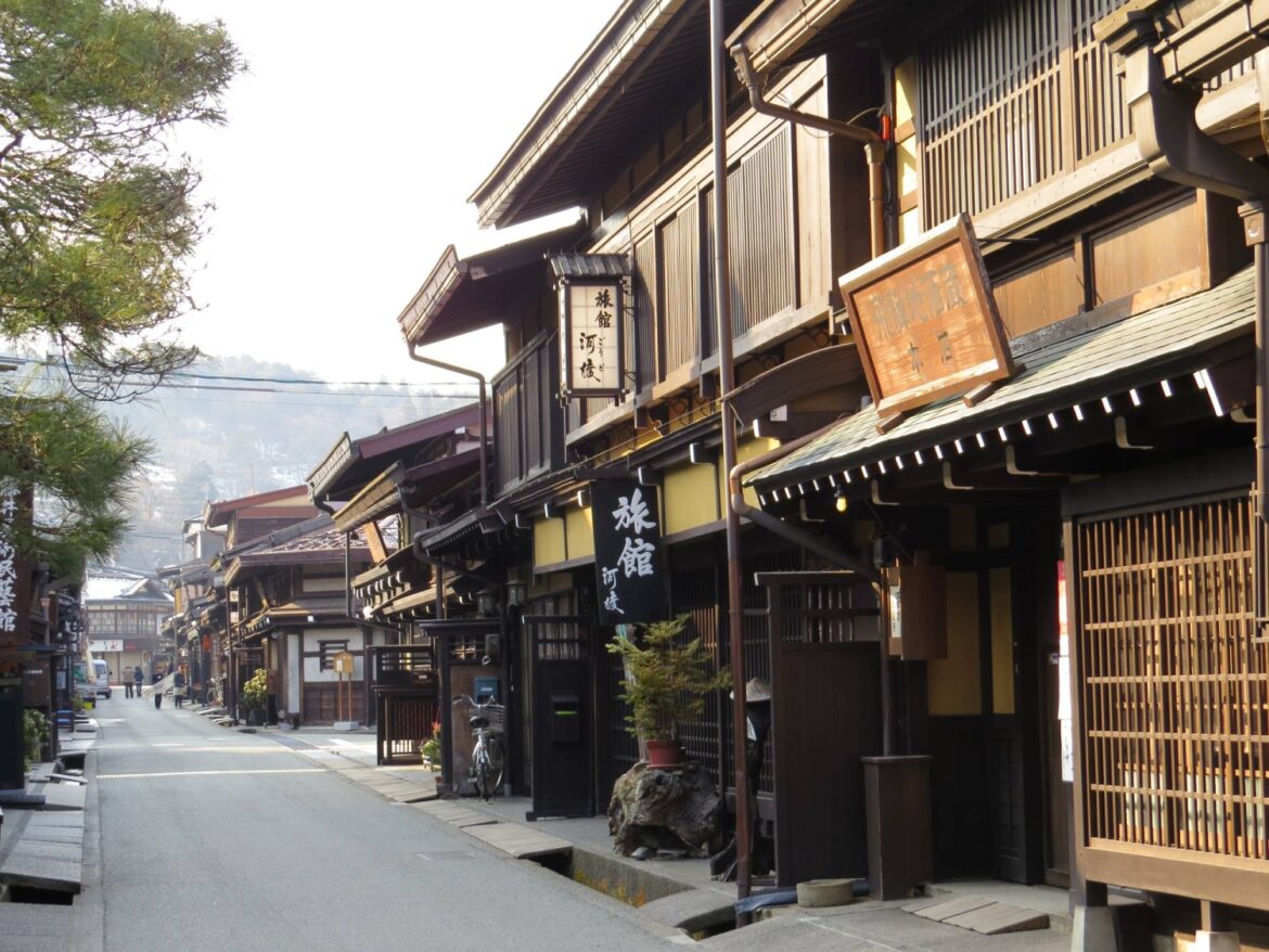Japan's tourism industry begins to feel pain of Iran war