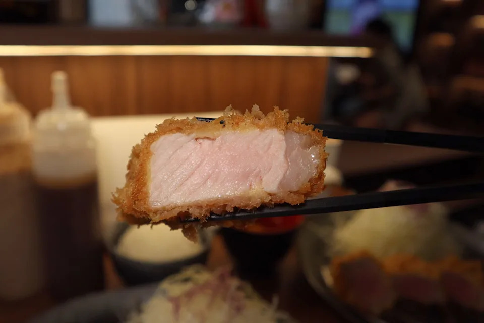 tonkatsu daiki - rosu closeup
