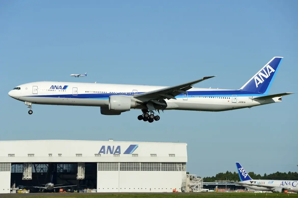 ANA Boeing 777 Pilots Lands with One Failed Engine at New Chitose Airport