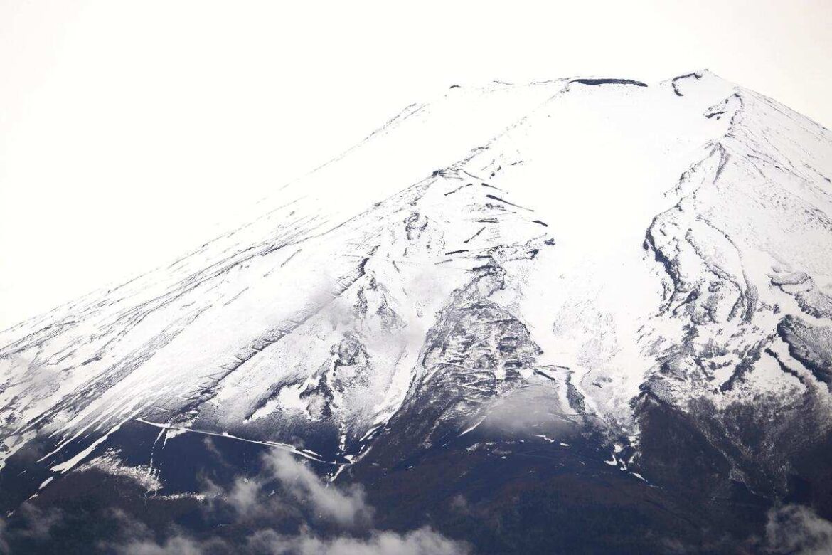 Dutch Man Injured on Closed Mt. Fuji Route, Having Fallen While Descending, Fracturing Ankle