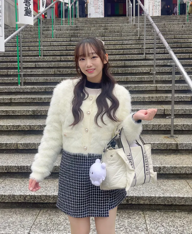 YU-NA in casual clothes ©ORIX Buffaloes
