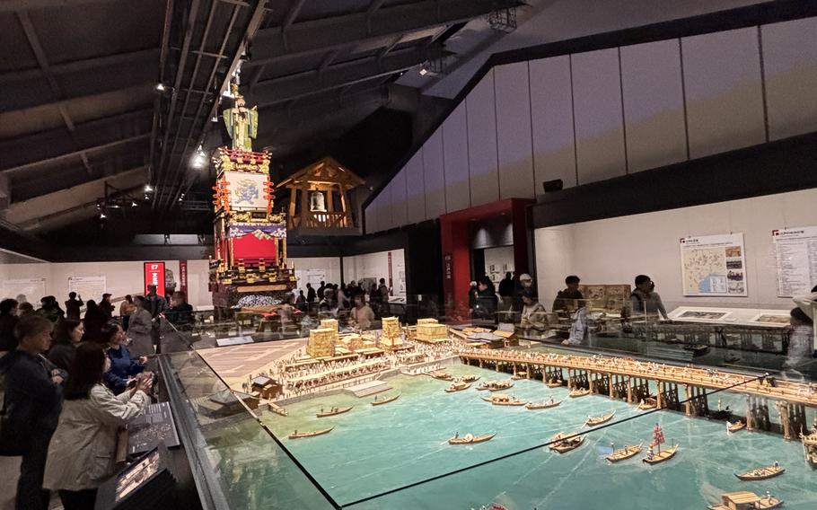 The miniatures of the ships, the river, and a bridge are visible.