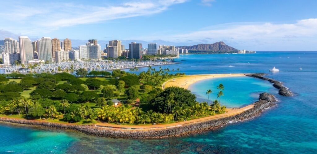 Oahu_Shutterstock_2585155201