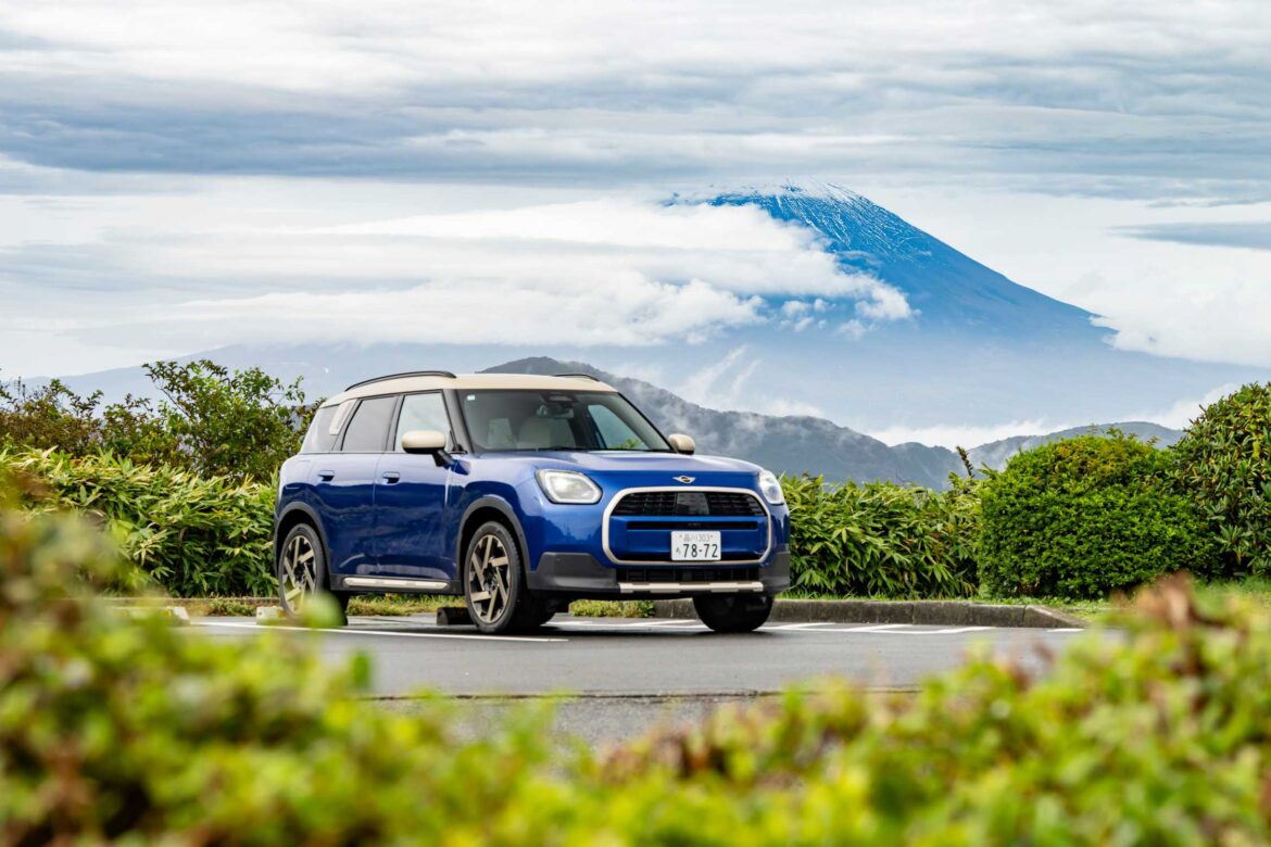 Postcard Story. MINI Countryman D at Mount Fuji.