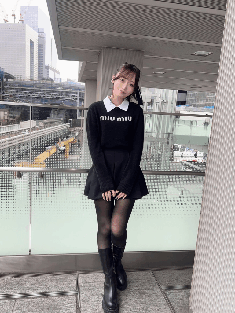 Ishitobi Erika: 🖤🖤🖤