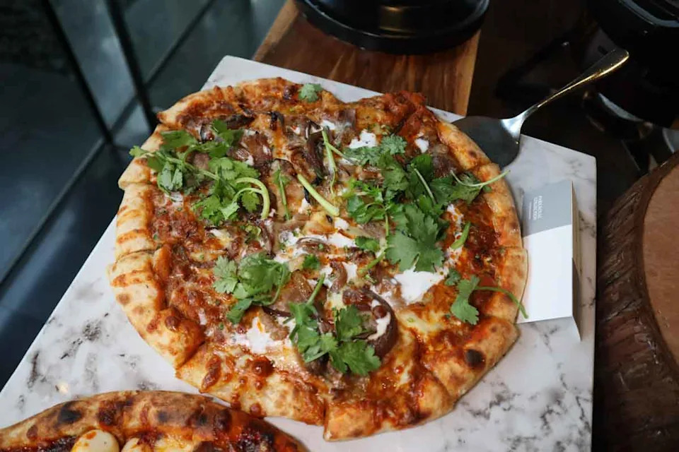 art of wagyu - wagyu makhani pizza