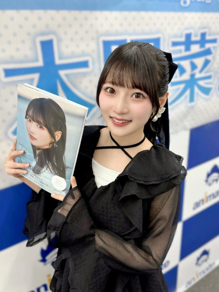 Aoki Hina from Her Photobook Release Event🐥🎶🖤✨