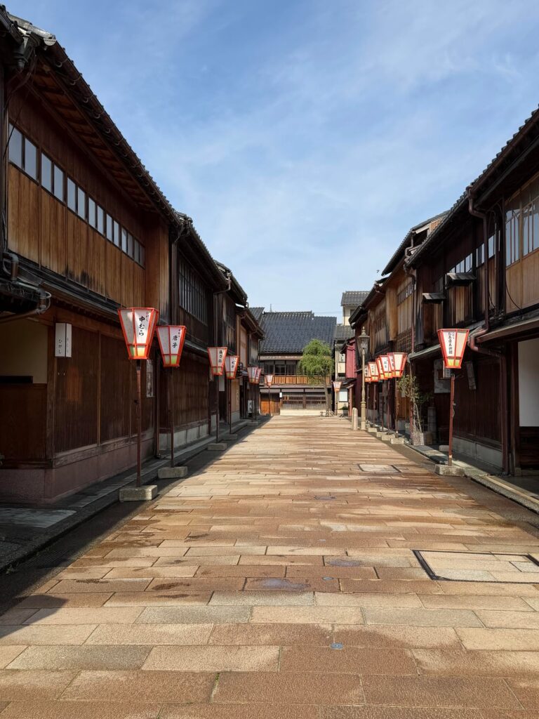 Kanazawa Higashi Chaya District early morning