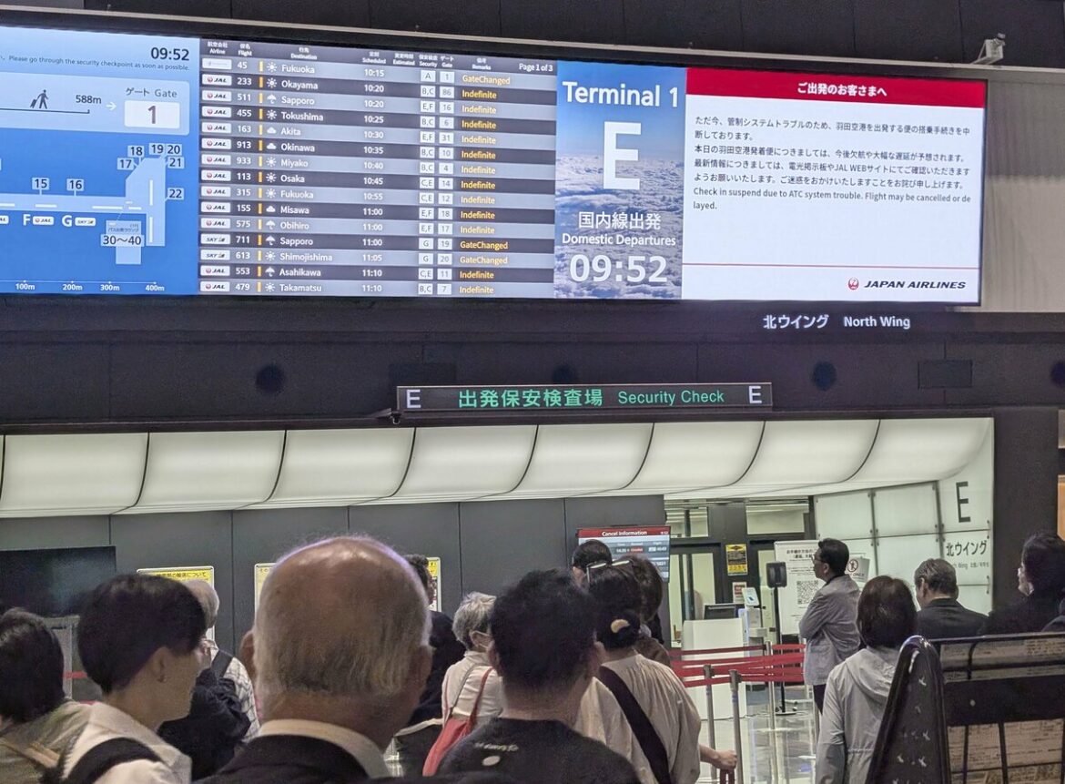 Haneda airport experiences traffic control glitch, flights disrupted