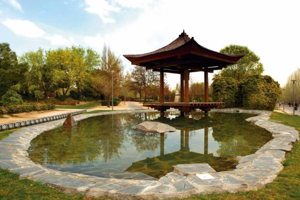 The hidden corner of Kyoto in Madrid: it features a Bonsai Museum and a Peace Bell unique in Spain