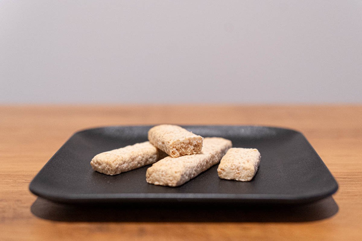 Cross-section with a crunchy and crumbly feel