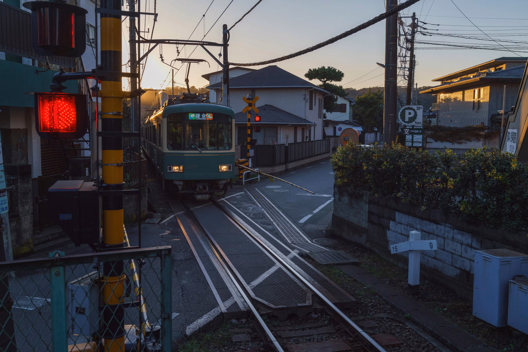Kamakura Crossing (Kamakura): The train crossing near Kamakura-Koko-Mae Station is legendary among fans of Slam Dunk. With the sparkling Shonan coast in the background, this scenic spot looks exactly like the show’s opening credits, drawing basketball and anime fans from across the globe.