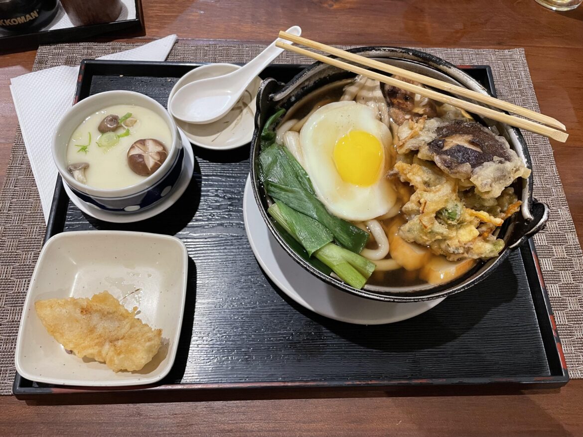 i ate chawan mushi with Udon!! ദ്ദി‎◍˃ ᵕ ˂◍)