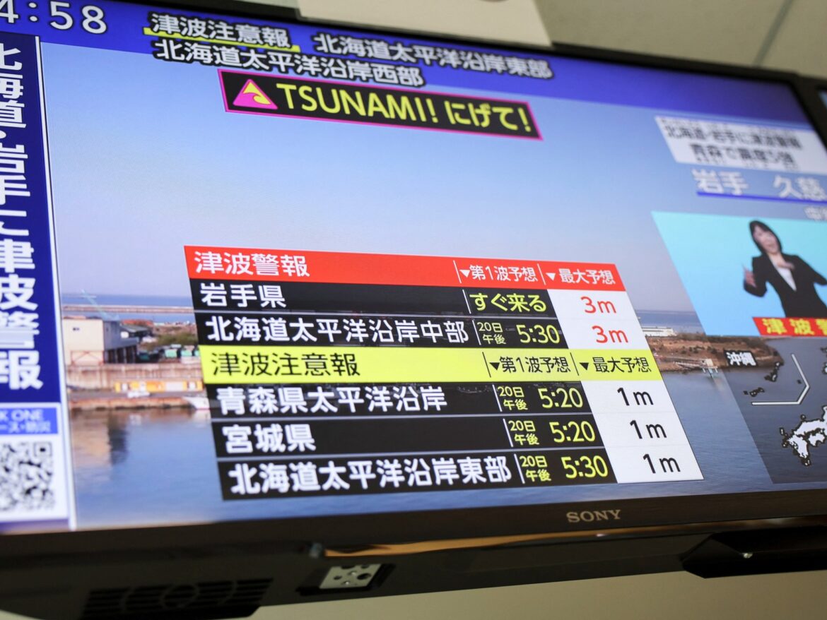 Japan lifts tsunami alert after magnitude 7.7 quake | Earthquakes News