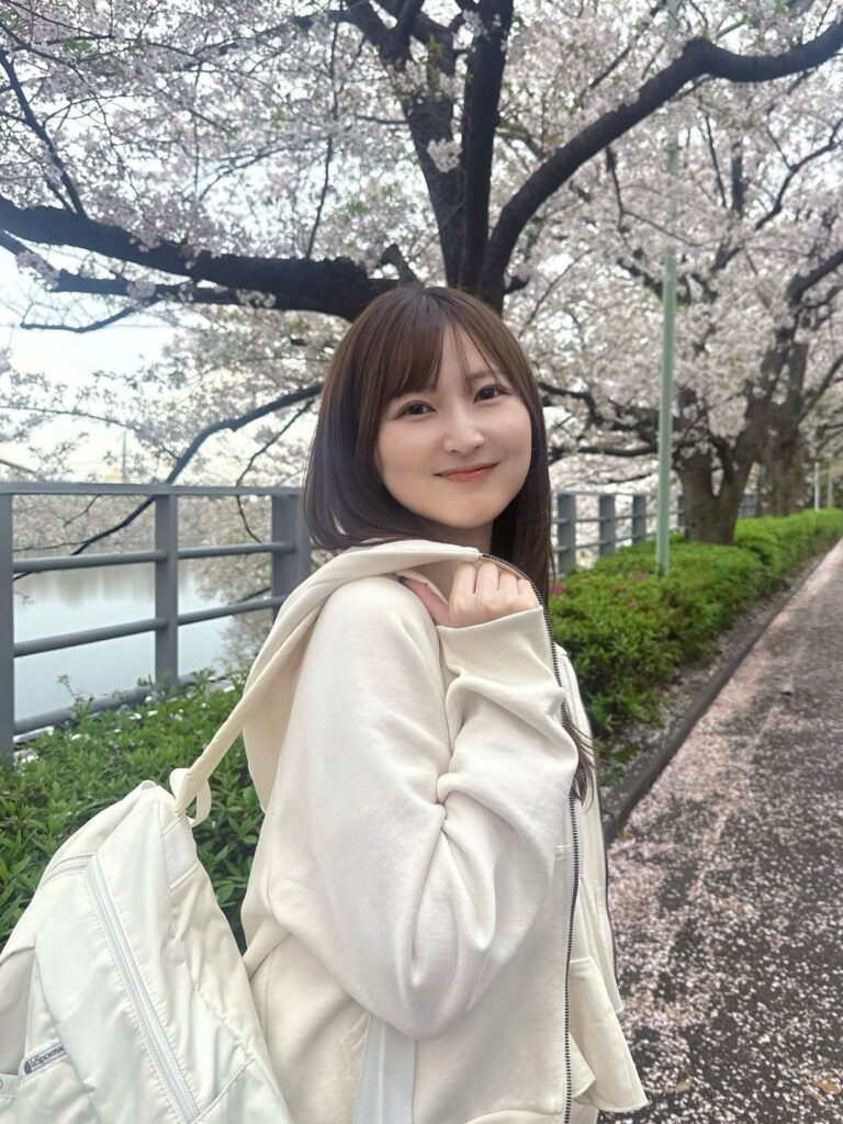 Nanase Ayaka: 🌸💚