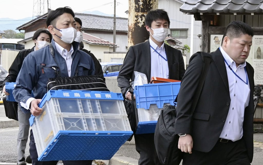 Fukushima prefectural police head to search bus operator Kanbara Tetsudo in Gosen, Niigata Prefecture, on Friday. Photo: Kyodo