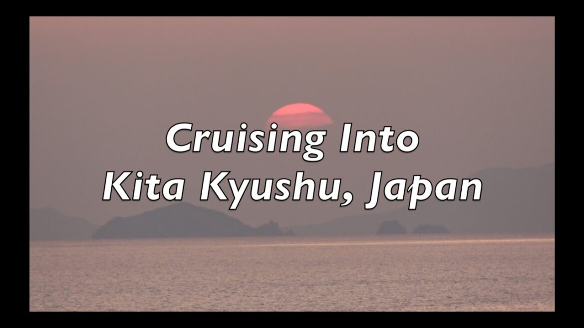 KITA KYUSHU - Sunrise cruise into Port