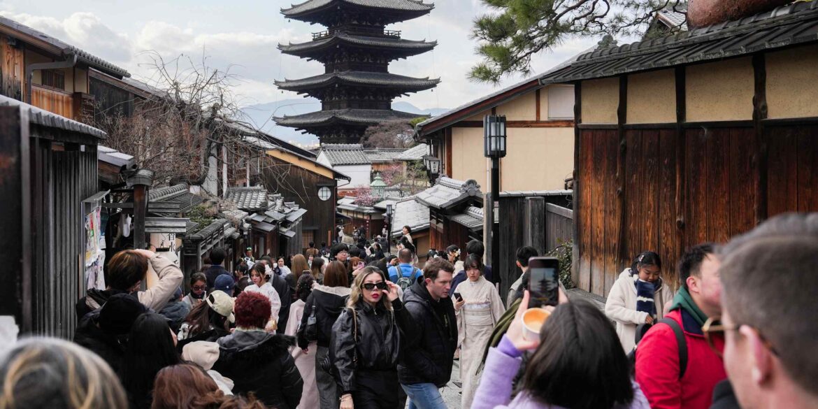 A Kyoto bottleneck reveals Japan’s wider tourism challenges A Kyoto bottleneck reveals Japan's wider tourism challenges