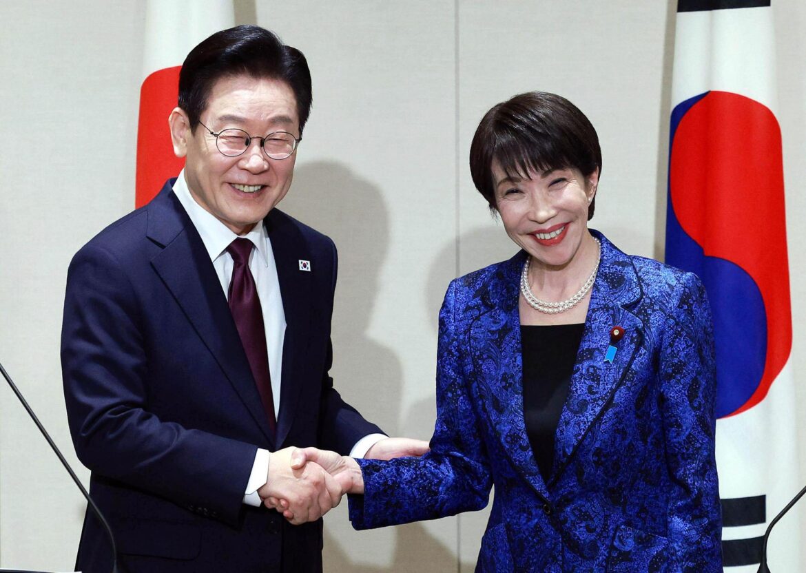 President Lee Jae Myung and Japanese Prime Minister Sanae Takaichi shake hands after delivering a joint Korea-Japan press statement at the summit venue in Nara Prefecture in Japan, Jan. 13. Newsis