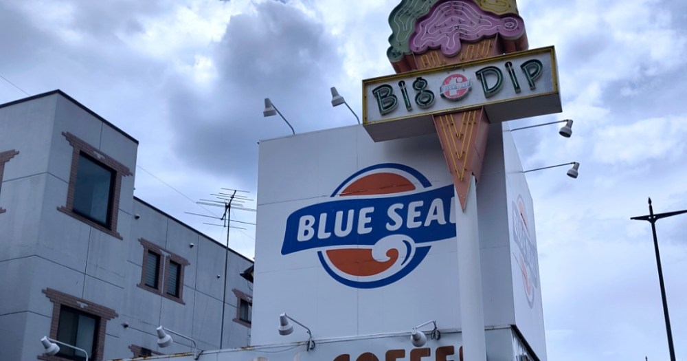 Mr. Sato takes a walk on Tokyo’s American-style street to get some American/Japanese ice cream Mr. Sato takes a walk on Tokyo’s American-style street to get some American/Japanese ice cream