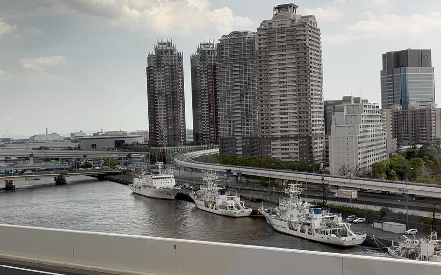 Tokyo Bayside area; highway and tall apartment buildings