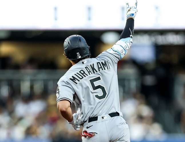 Murakami performing a celebration. /Photo=Chicago White Sox official SNS