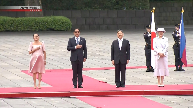 Japanese Emperor and Empress welcome Philippine president Japanese Emperor and Empress welcome Philippine president