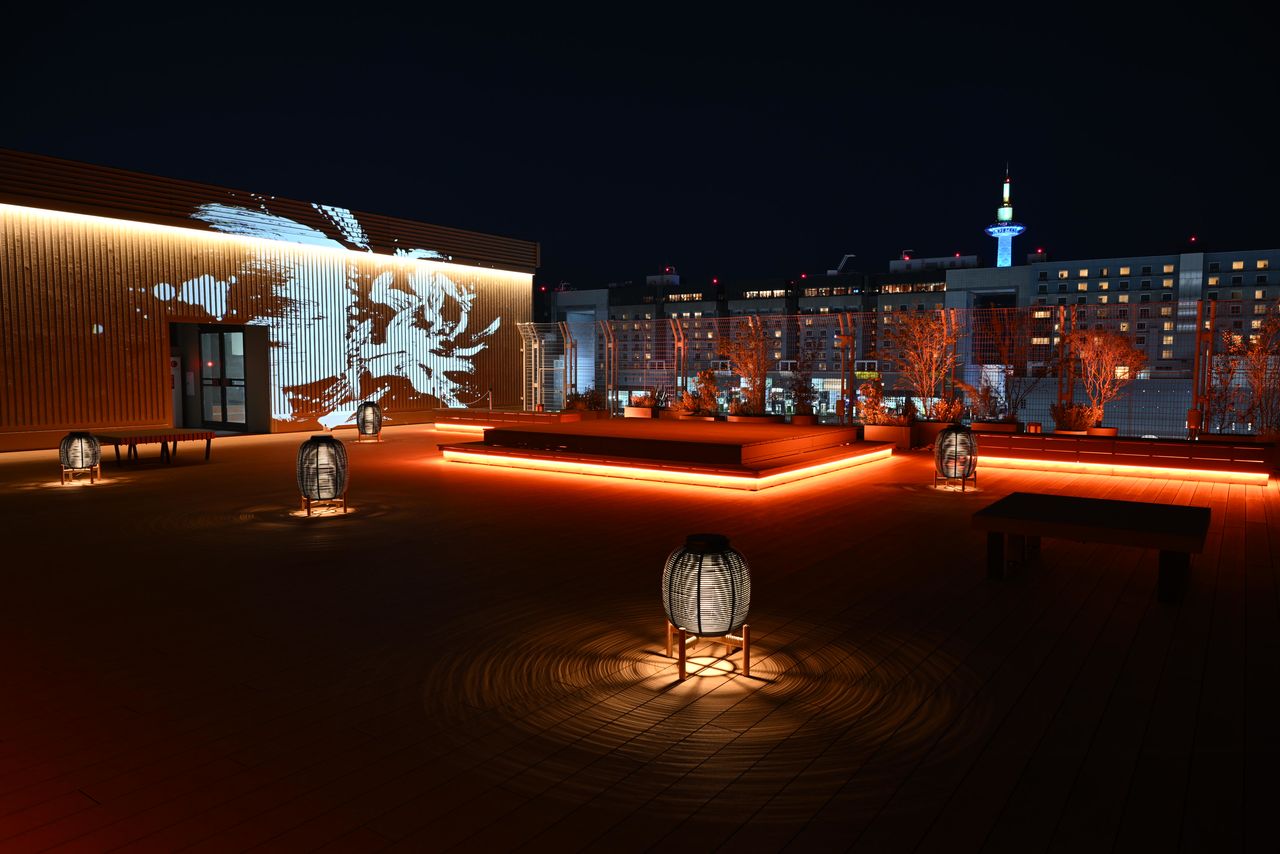The ambient rooftop area is perfect for a nightcap after the show. (© Drum Tao Theater Kyoto)