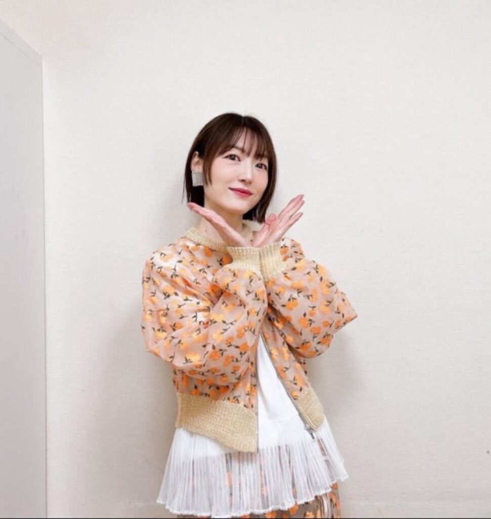 A curated roundup of recent outfits from Kana Hanazawa’s Instagram —✨