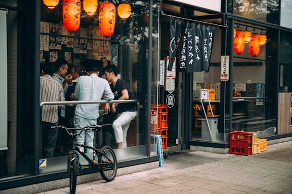 Small boutiques, galleries, eateries and cafes make Nakameguro the ideal place for lazy wandering. 