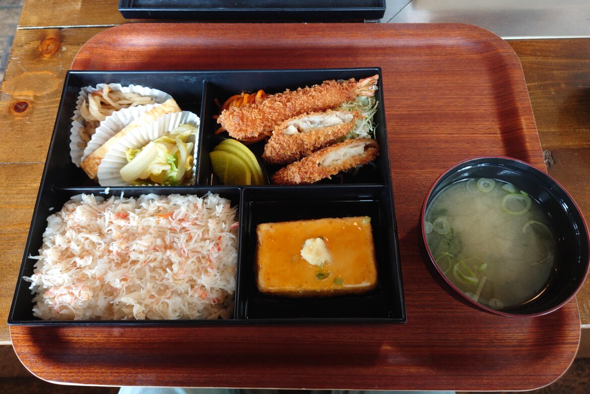 蟹飯弁当 Crab rice bento