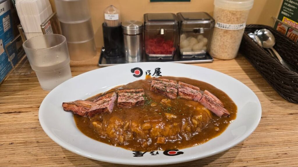 torched thick cut bacon on curry (Hinoya)