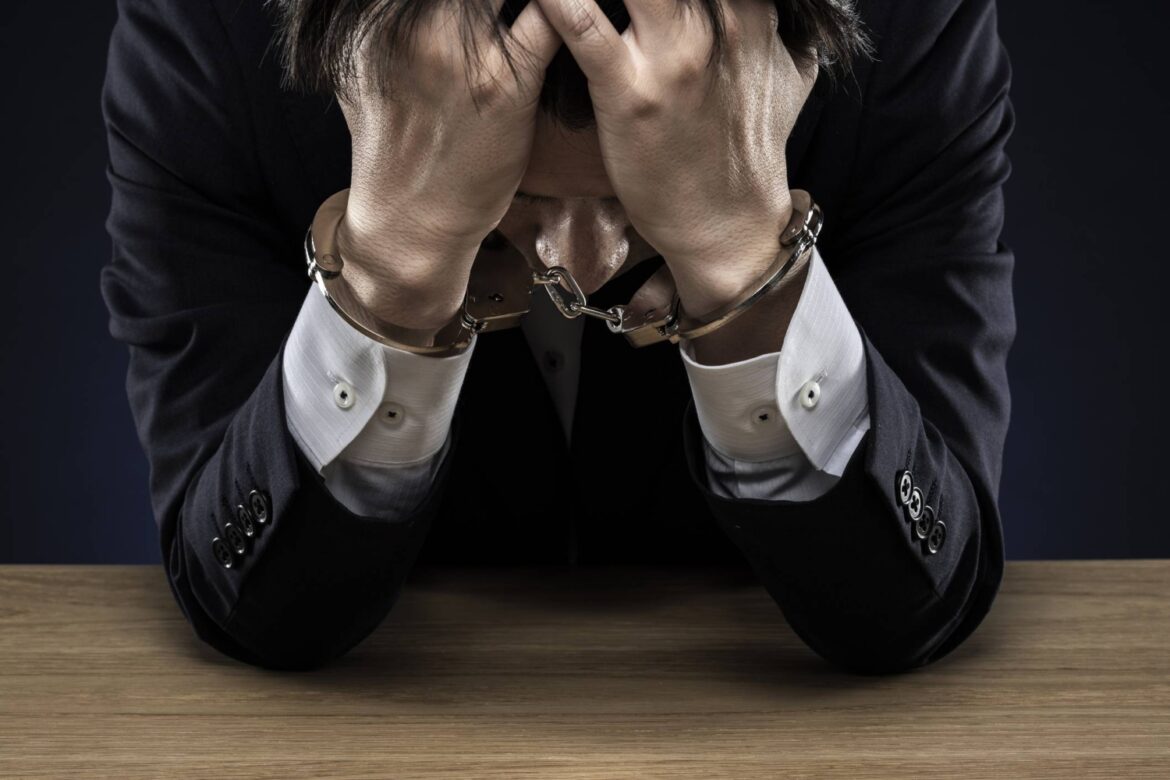 How Japanese grammar captures the gap between legal outcomes and public judgment