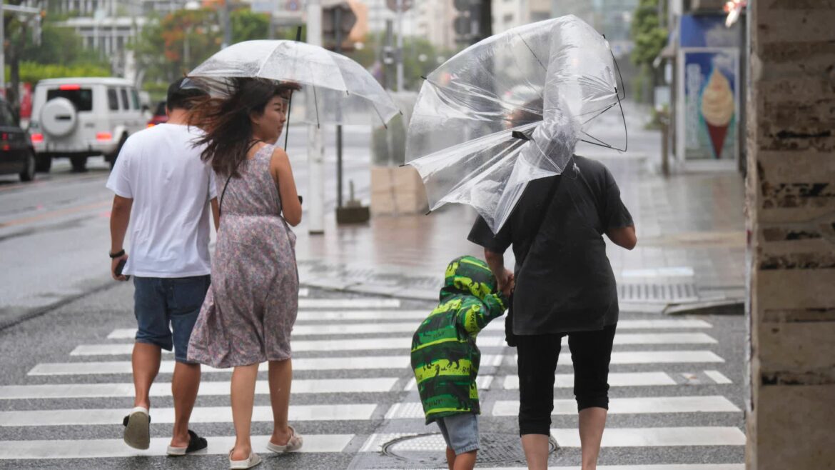 Typhoon Jangmi enters within 600 km of Okinawa: HK Express cancels 6 flights over next two days Typhoon Jangmi enters within 600 km of Okinawa: HK Express cancels 6 flights over next two days