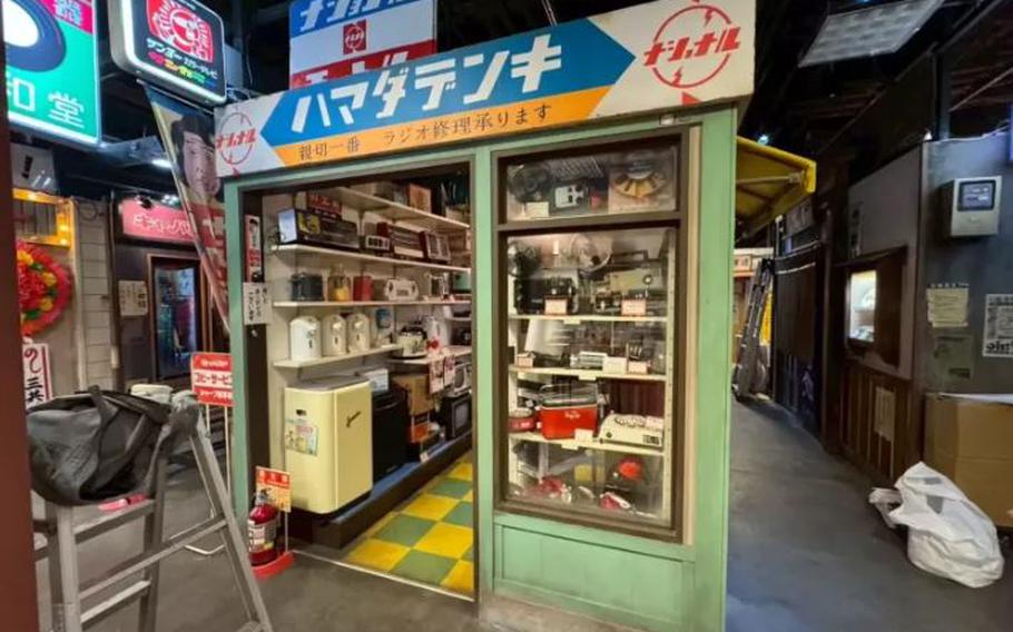 An electrical appliance store in the Showa era.
