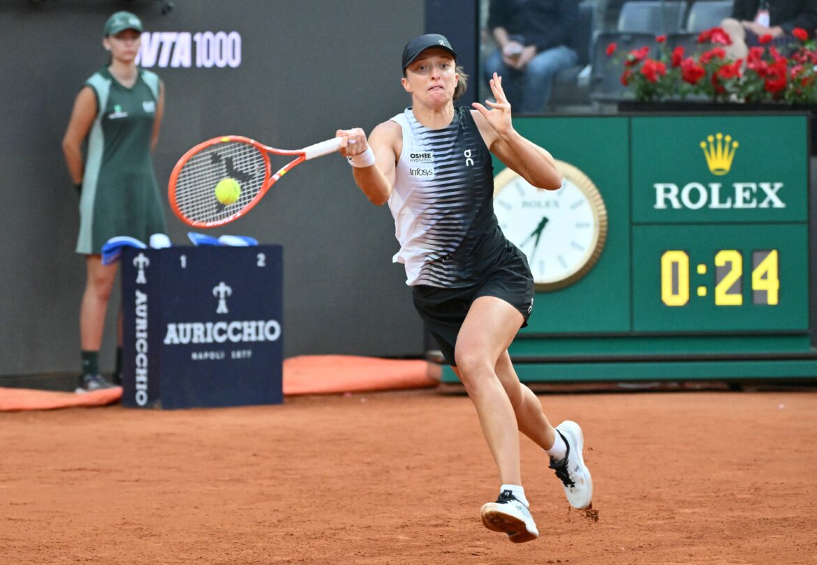 Swiatek, Osaka roll to set up fourth-round showdown in Rome Swiatek, Osaka roll to set up fourth-round showdown in Rome