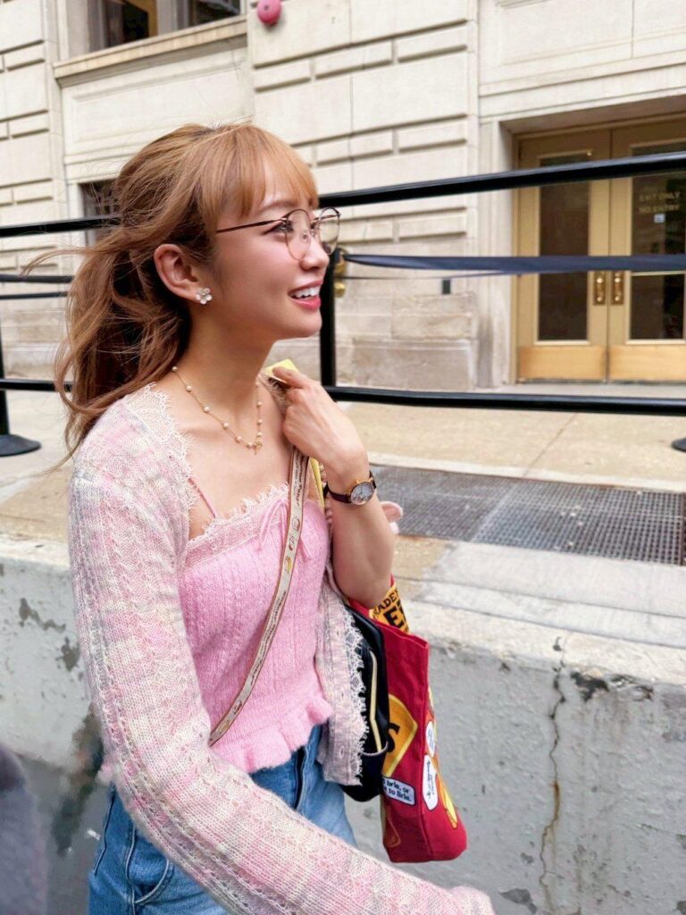 Ohashi Ayaka Walking Around Chicago