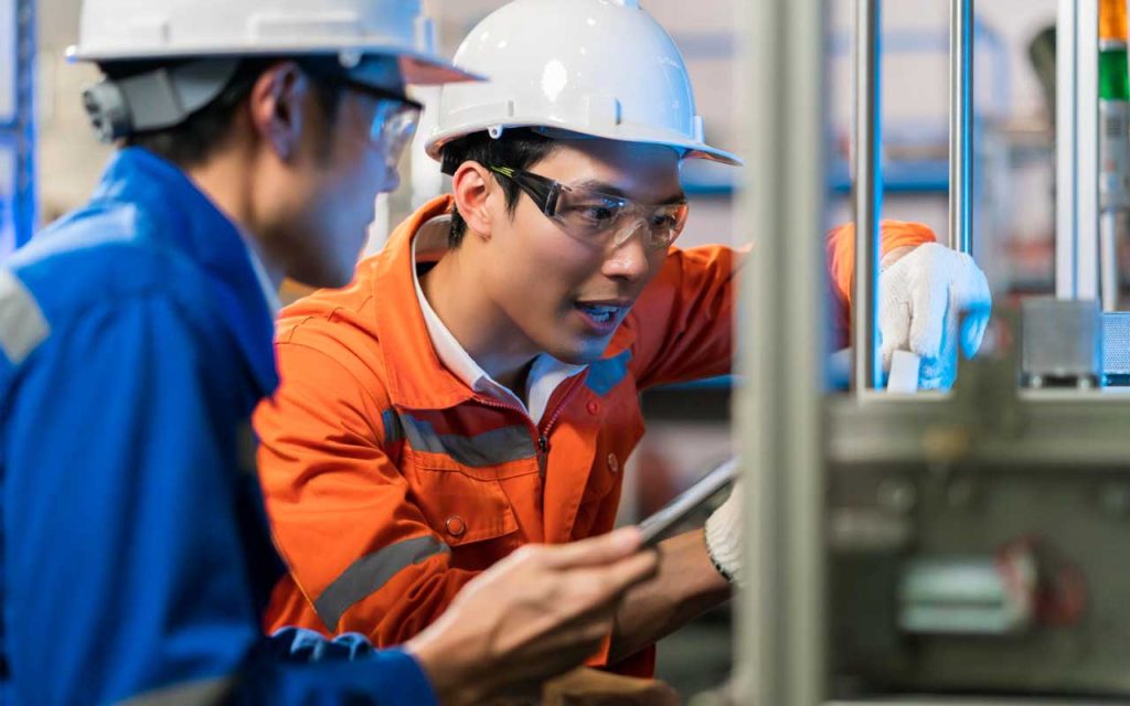 Illustration of people working in manufacturing | Freepik