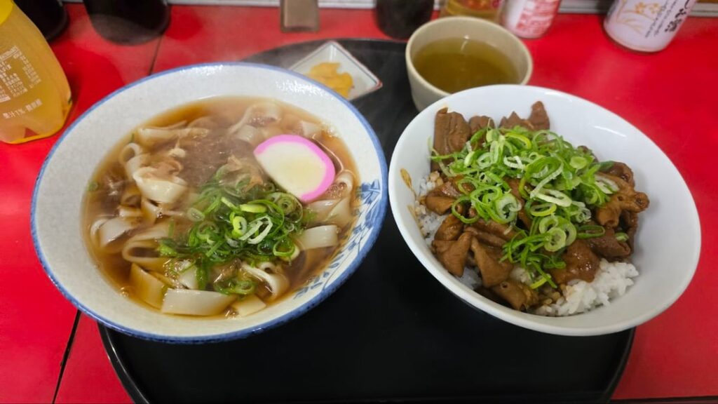 kishimen and dotemeshi (Marukin, Kasamatsu Racecourse, Gifu)