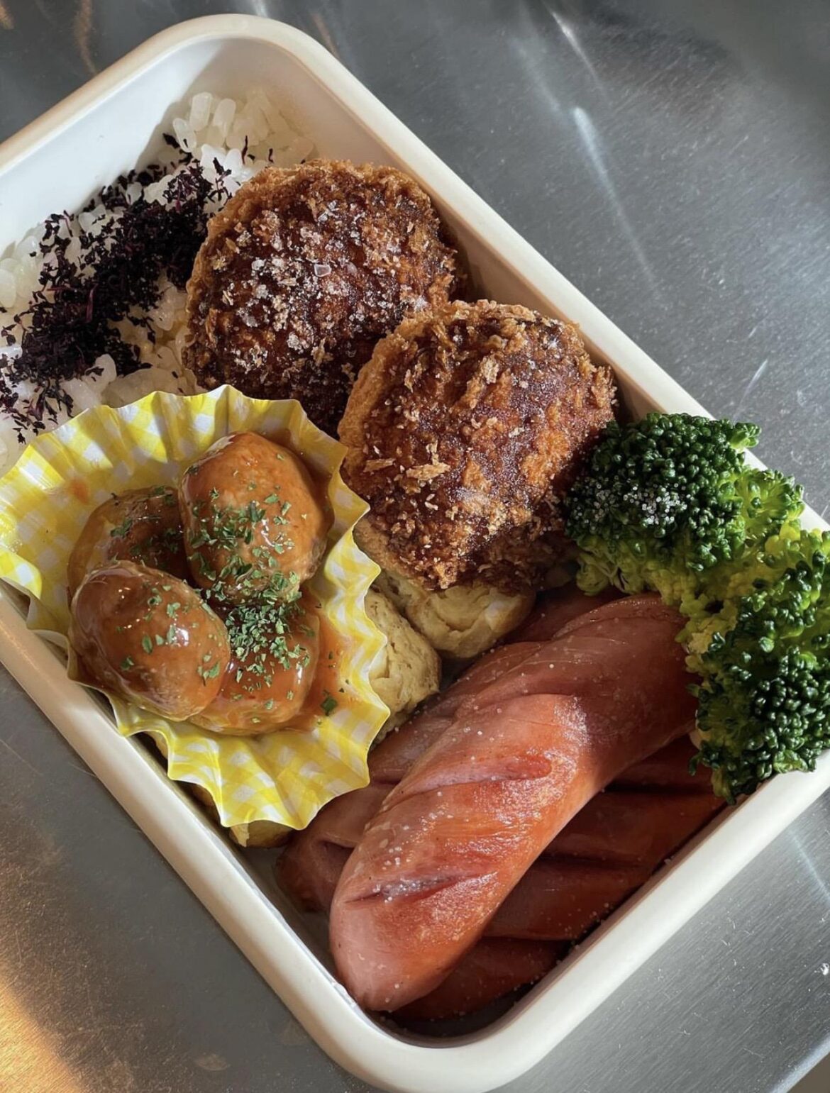 I made happy picnic bento. What do you eat on holiday?