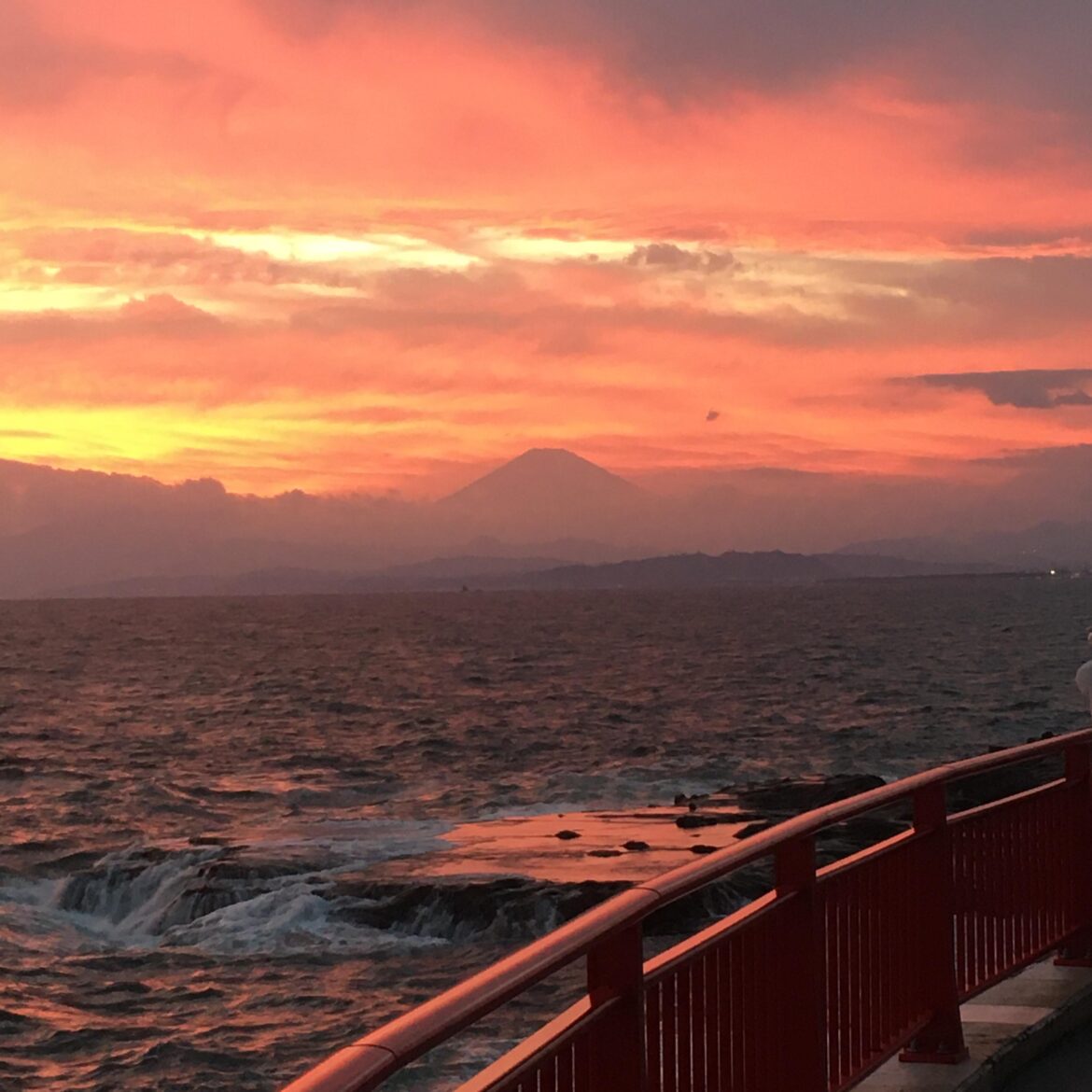Golden hour with Mt. Fuji at Enoshima