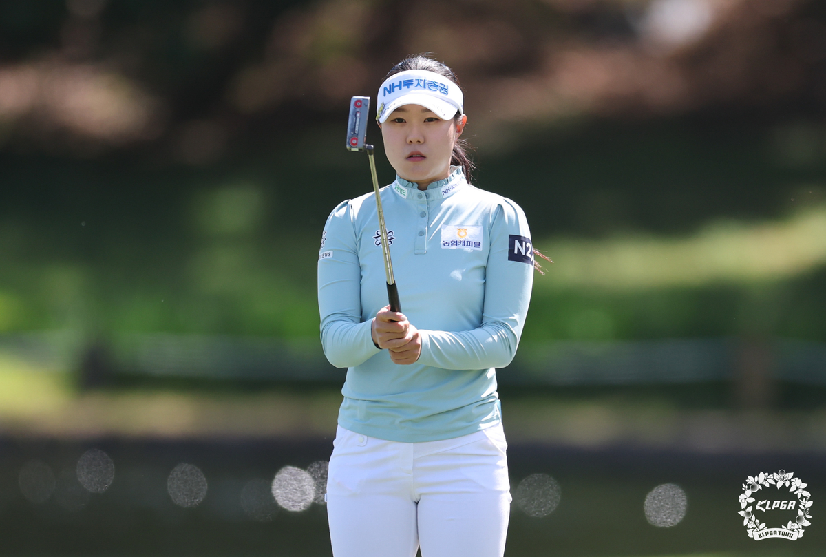 Choi Jeong-won takes the outright lead. Photo courtesy of KLPGA - Seoul Economic Daily Sports News from South Korea