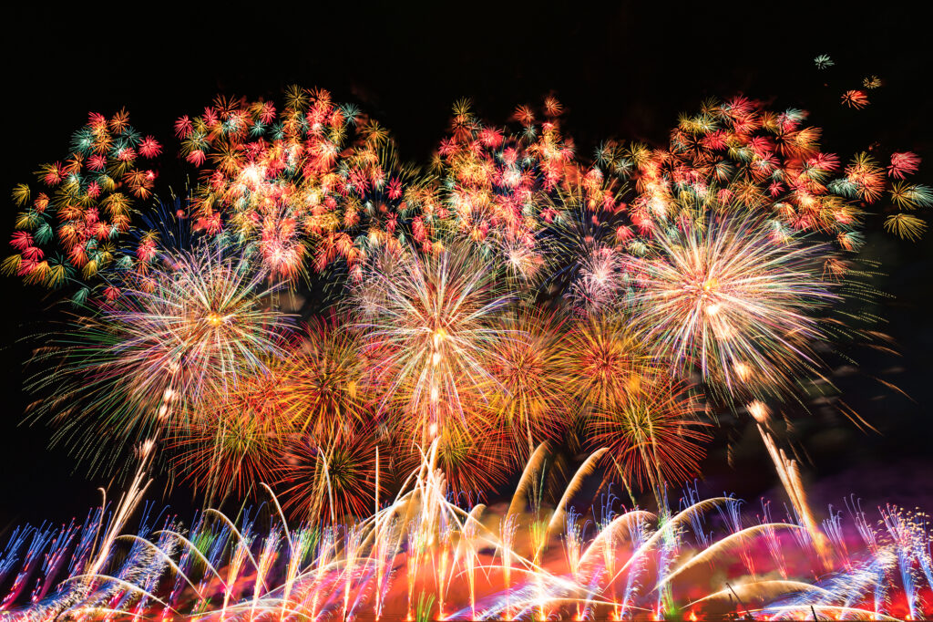 Dozens of multicolored fireworks exploding simultaneously at Ōmagari Hanabi in Akita