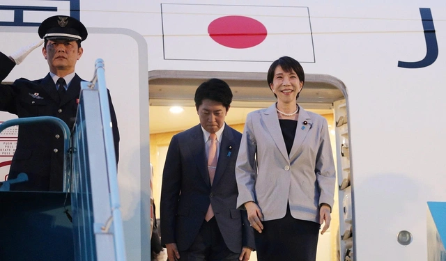 Japan PM Takaichi Sanae begins 1st official visit to Vietnam - Ảnh 1.