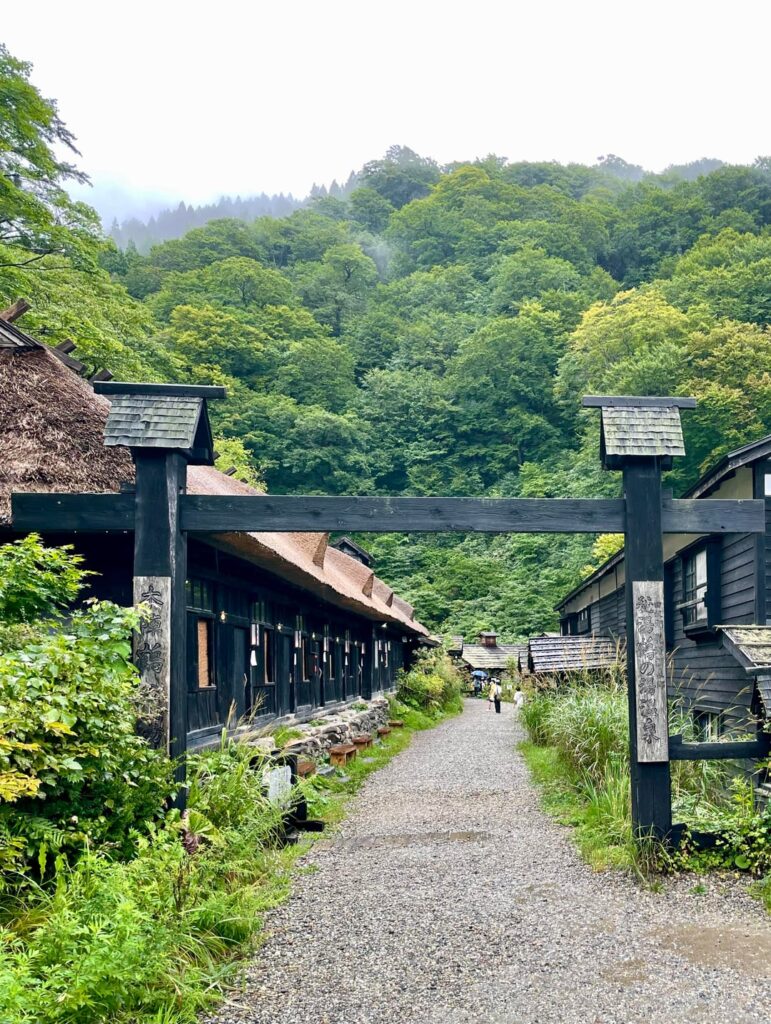 Tsurunoyu Onsen 乳頭温泉郷 鶴の湯温泉
