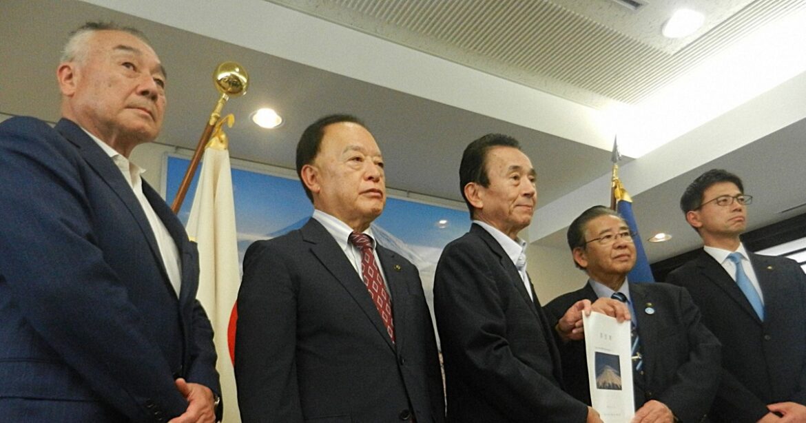 Local areas urge limits to off-season climbing of Mt. Fuji
