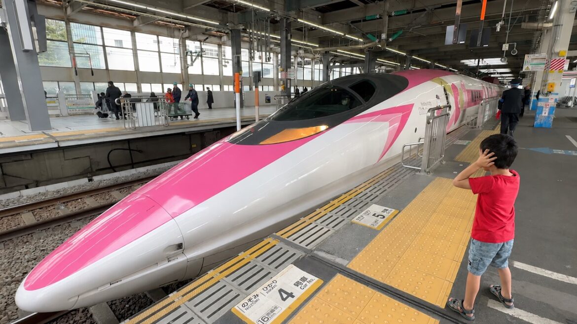 Riding Japan’s Hello Kitty Bullet Train🚄 | Osaka→Hakata Riding Japan's Hello Kitty Bullet Train🚄 | Osaka→Hakata