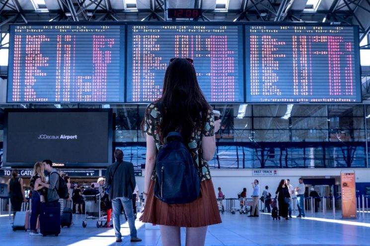 The increase in departure tax is not limited to Japan alone. The Airports of Thailand (AOT) raised the passenger service charge (PSC) for international departing passengers from 730 baht (about 34,000 won) to 1,120 baht (approximately 52,000 won) starting from the 20th. The photo is not related to the specific content of the article. Pixabay